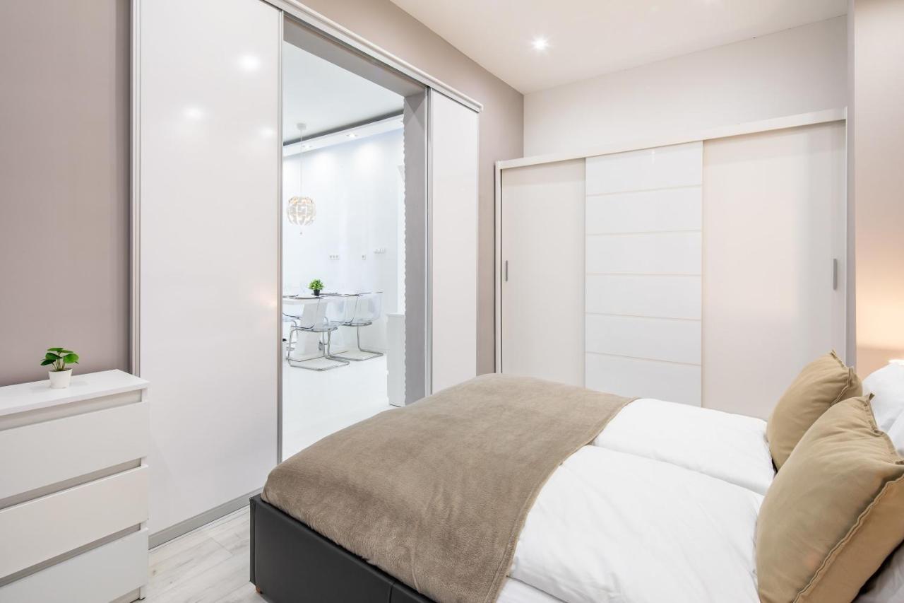 Cozy & Central Apartment With 2-Bedroom Budapesta Exterior foto