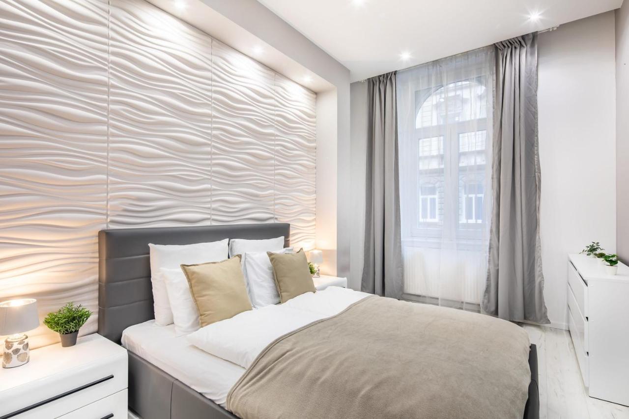 Cozy & Central Apartment With 2-Bedroom Budapesta Exterior foto