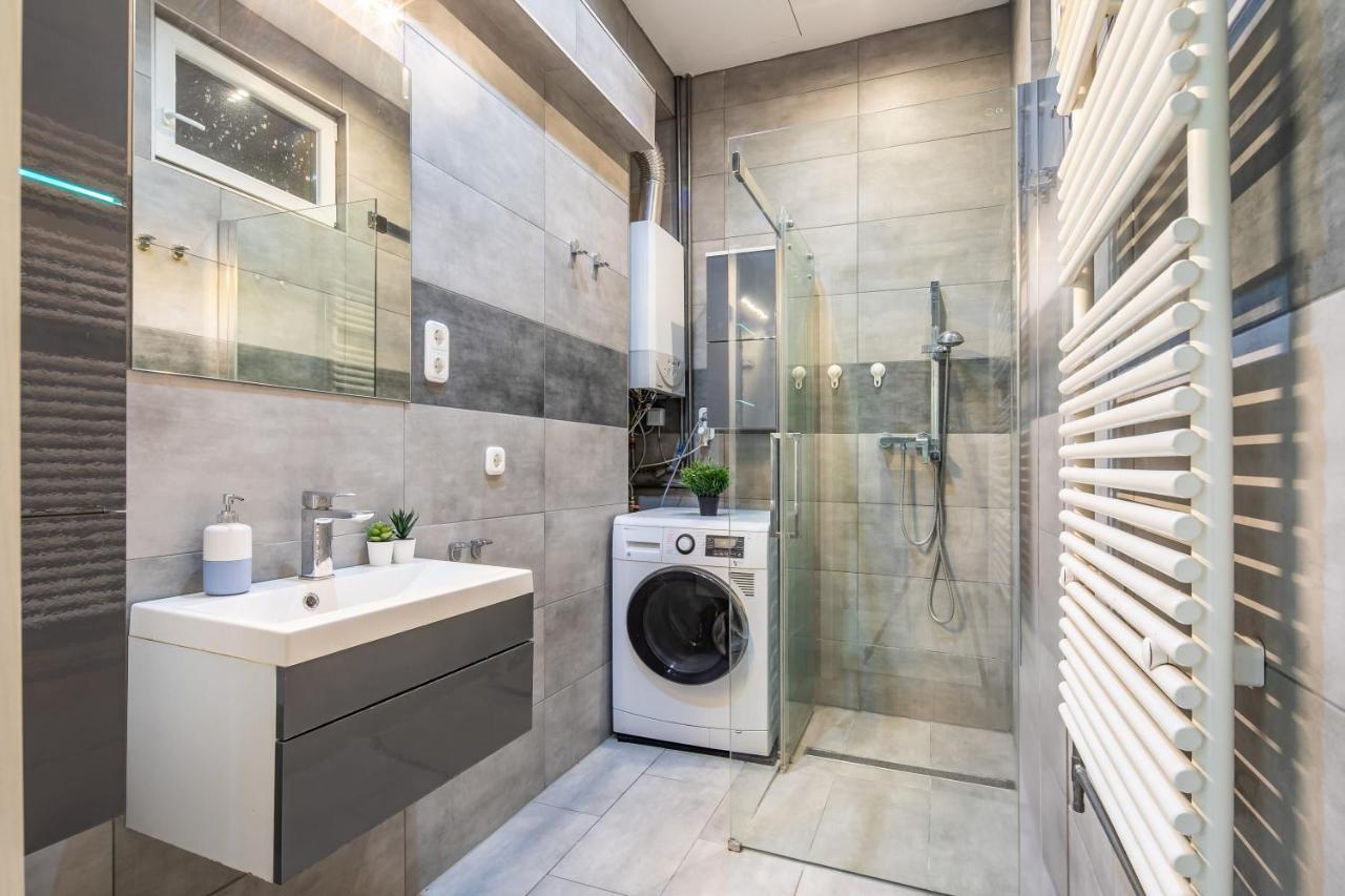 Cozy & Central Apartment With 2-Bedroom Budapesta Exterior foto