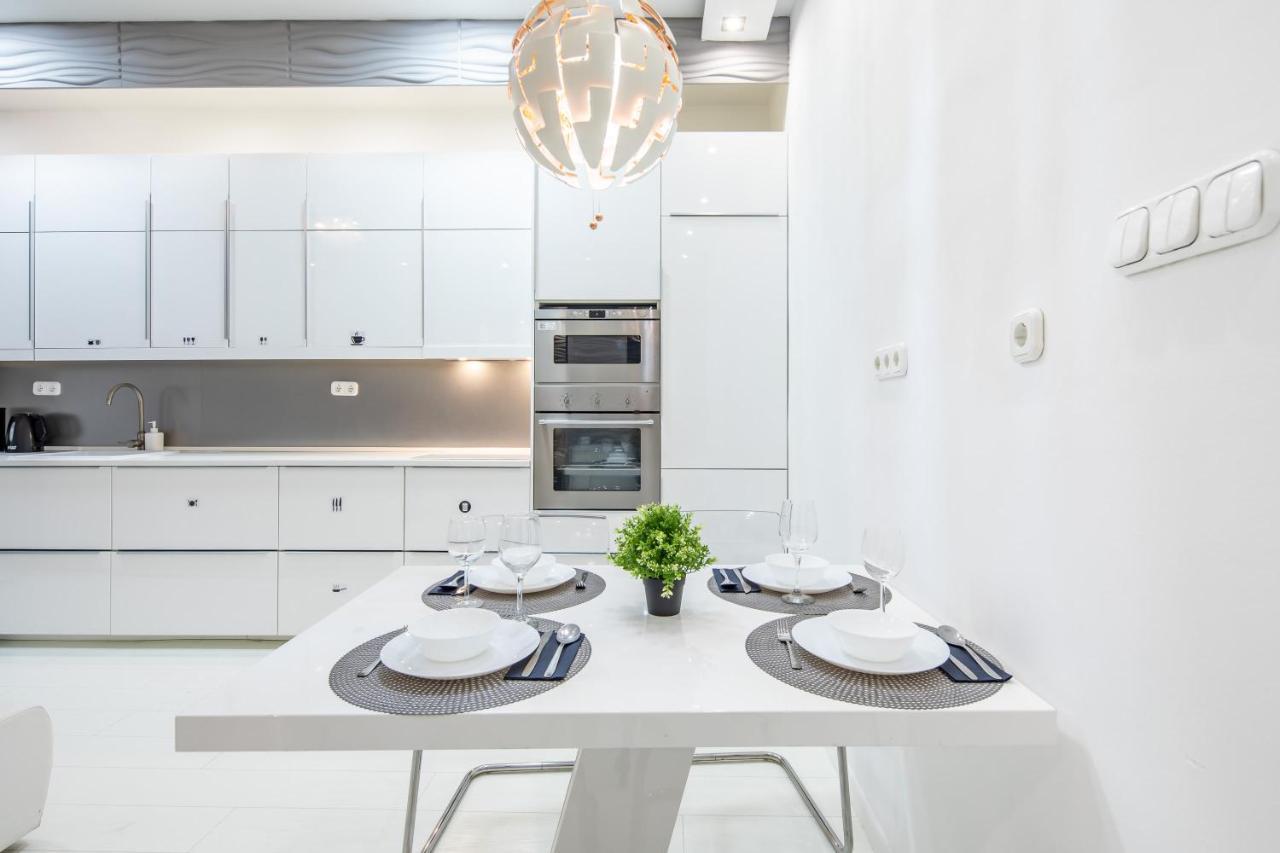 Cozy & Central Apartment With 2-Bedroom Budapesta Exterior foto