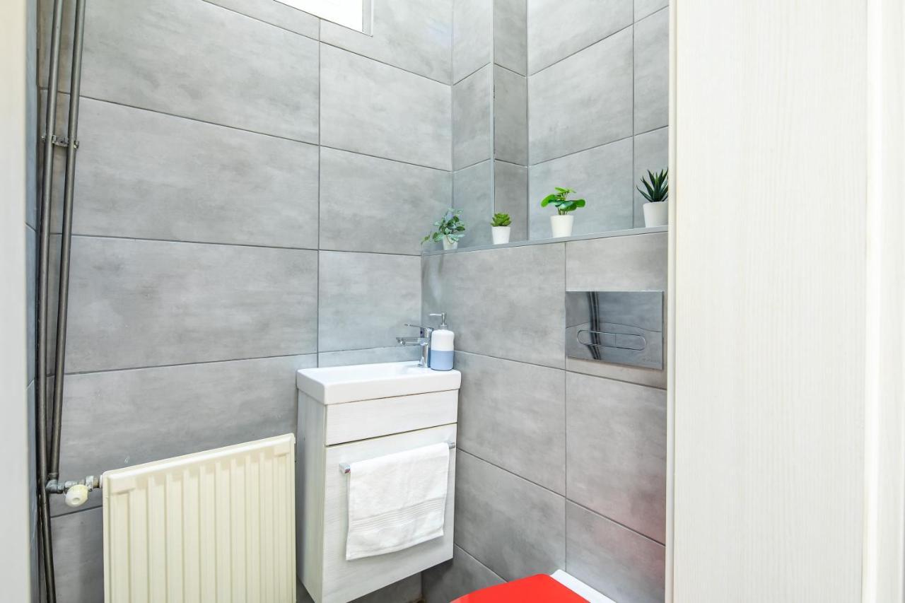 Cozy & Central Apartment With 2-Bedroom Budapesta Exterior foto